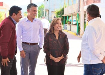 Entregó gobernadora Lorena Cuéllar pavimentación de calle en Santa Cruz Tlaxcala