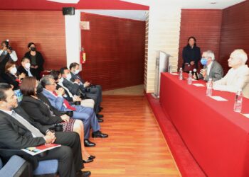 Analizan en la UATx los desafíos de la educación superior