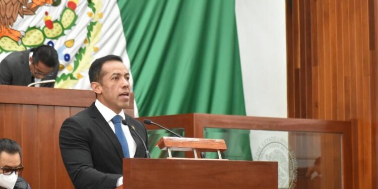 Capacitación a docentes y alumnos para prevenir bullying, propone Diputado Bladimir Zainos Flores