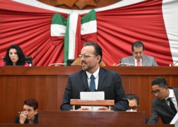 Presenta Juan Manuel Cambrón iniciativa con proyecto de decreto para la creación de los órganos internos de control de la CEDH y de la IAIP Tlaxcala