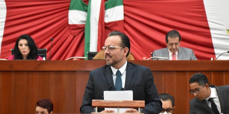 Presenta Juan Manuel Cambrón iniciativa con proyecto de decreto para la creación de los órganos internos de control de la CEDH y de la IAIP Tlaxcala
