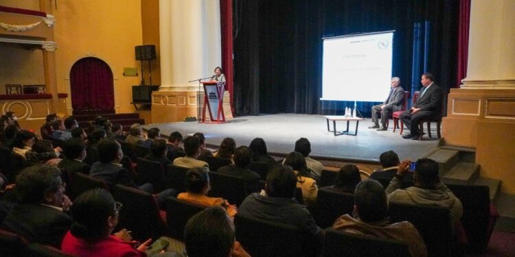 Realiza fiscalía anticorrupción conferencia en materia de recuperación de activos