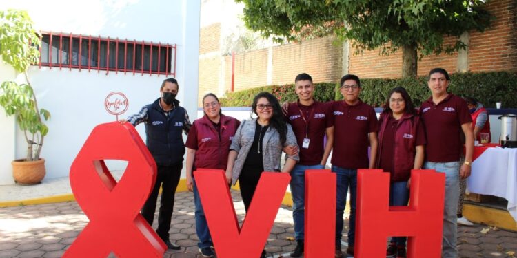 Con educación sexual y entrega de métodos anticonceptivos, previenen en Tlaxcala contagios del SIDA