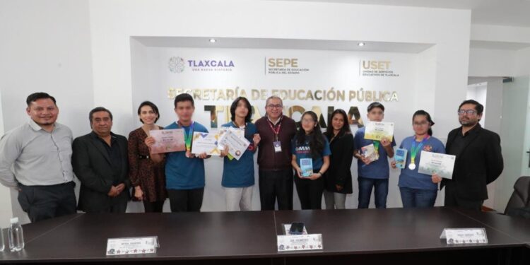 Reconocen autoridades educativas a medallistas en olimpiadas de matemáticas