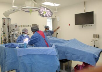 Regala padre segunda oportunidad de vida a su hija al donarle un riñón