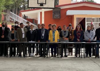 Firma convenio telesecundaria con la UNAM y las empresas WORLD VISION Y BERRYMEX