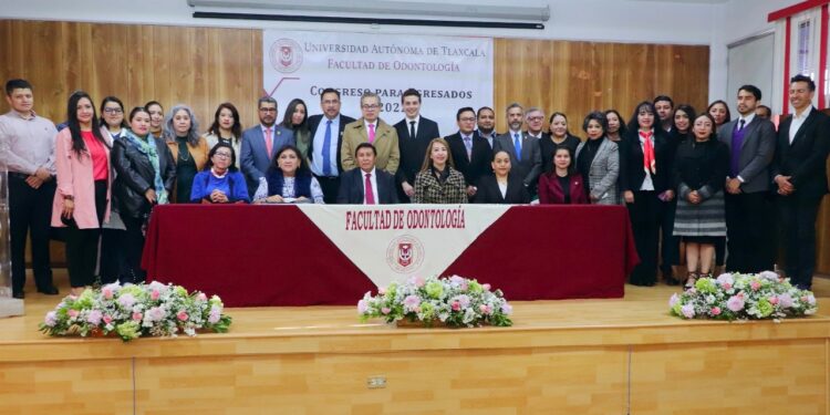 Contribuye UATx a la profesionalización constante de egresados