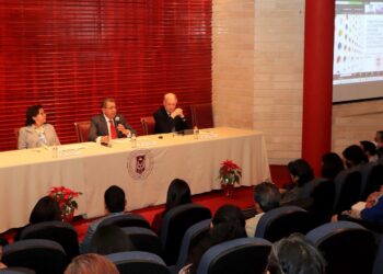 Revitaliza UATx su modelo educativo