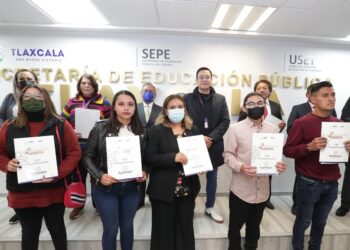 Realiza Tlaxcala primera entrega de certificados electrónicos