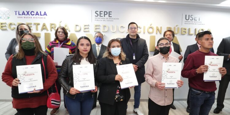 Realiza Tlaxcala primera entrega de certificados electrónicos