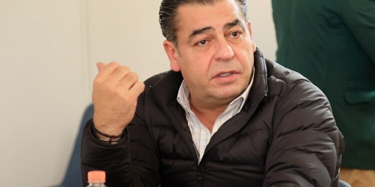 Trabajadores hacen uso de tarjetas de despensa