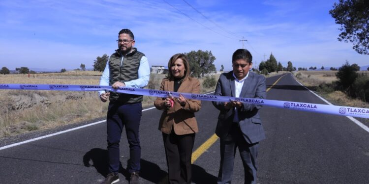 Inauguró gobernadora rehabilitación de obras carreteras en Apizaco, Muñoz de Domingo Arenas y Xaltocan
