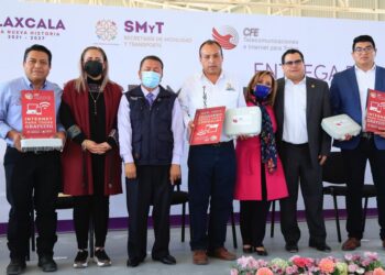 Entrega Lorena Cuéllar 22 equipos del programa “internet para todos”