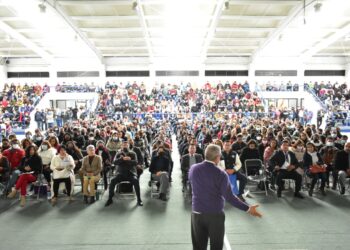 Imparten conferencia magistral “rompiendo el paradigma de la enseñanza” a docentes del CECYTE