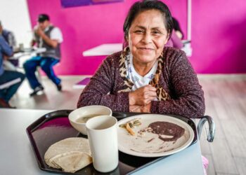 Ofrece secretaría de bienestar servicios de comedor comunitario a personas en situación vulnerable