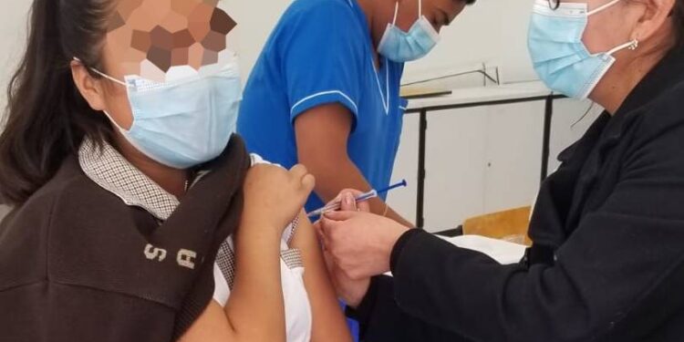 Retoma SEPE–USET jornada de vacunación de VPH en niñas de secundaria