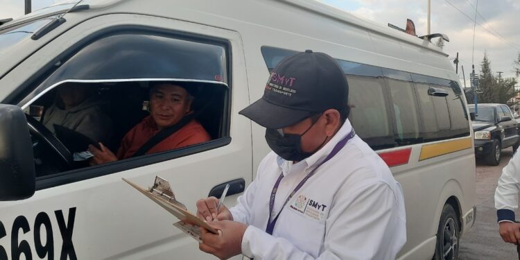 Unidades de transporte público deberán cumplir aforo del 80 por ciento de su capacidad: SMyT