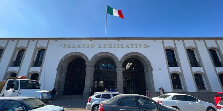 Comparecencia de secretarios en el Congreso, hecho sin precedente