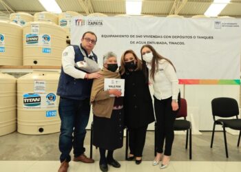 Entregó gobernadora Lorena Cuéllar 540 tinacos en Emiliano Zapata
