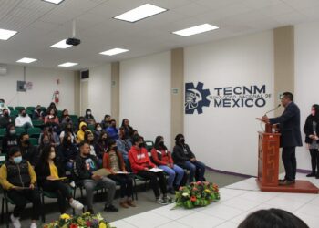 Realiza ITST entrega de becas institucionales a 50 alumnos