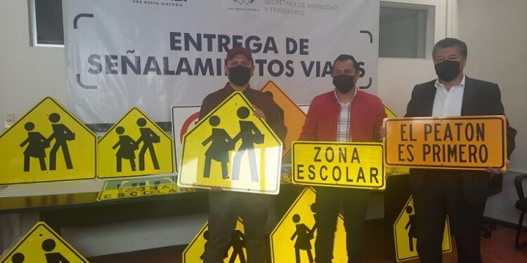 Entrega SMyT señalamientos viales que priorizan al peatón