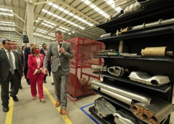 Visitó gobernadora Lorena Cuéllar empresa DBW en CIX I de Tetla