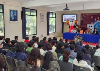 Realiza sector salud jornada de información entre la población adolescente
