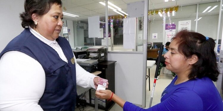 Beneficia SEDIF a 670 personas con credencial nacional para personas con discapacidad