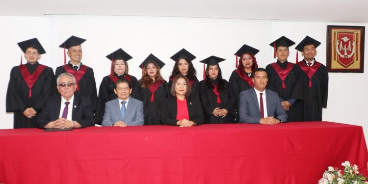 Graduó UATx a nuevos especialistas en educación