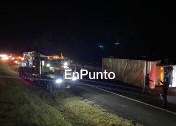 Solo daños materiales deja choque entre transporte de carga en la Apizaco – Huamantla.