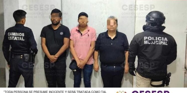 SSC detiene a una mujer y dos hombres, presuntamente robaron un vehículo con violencia.