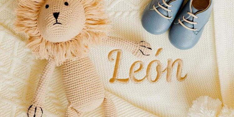 El cantante tlaxcalteca #Carlos#Rivera, anuncio en redes sociales la espera de su amado León.