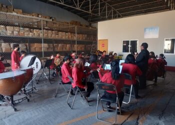 Se presenta orquesta sinfónica infantil de Apizaco en la secretaría de movilidad y transporte