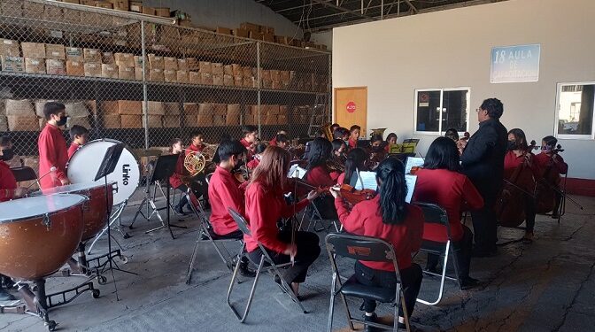 Se presenta orquesta sinfónica infantil de Apizaco en la secretaría de movilidad y transporte