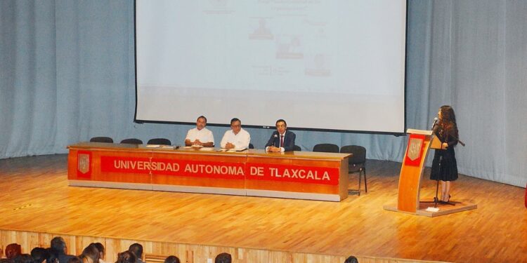 Efectúa UATx panel sobre sustentabilidad