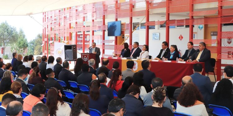 Amplía UATx su oferta educativa