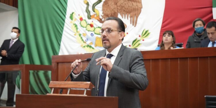 Cuestiona diputado Manuel Cambrón aspectos del proyecto AutoTren