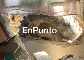 Tras posible falla, tractor impacta contra casa en Tzompantepec.