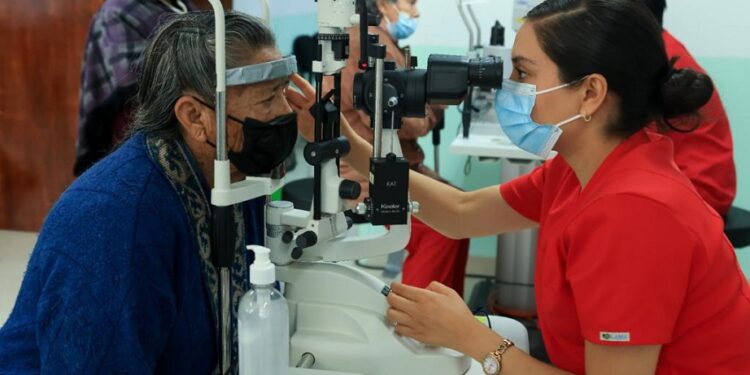 Beneficia IMSS-BIENESTAR a 264 tlaxcaltecas con primera jornada de cirugías de cataratas gratuitas
