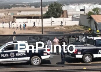 En persecución choca y termina calcinado en Mena.