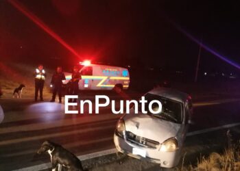 Choca motocicleta contra automóvil en la carretera que conduce a Benito Juárez en Huamantla.