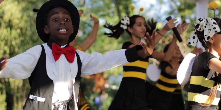 Con “La Cucarachita Martina”, la compañía infantil La Colmenita impresiona al público en Los Pinos&nbsp;