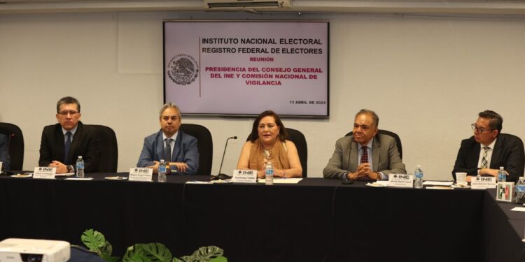 Inicia Consejera Presidenta reuniones con la estructura del INE