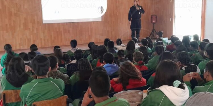 Alerta policía cibernética a jovenes sobre el uso responsable de las redes sociales