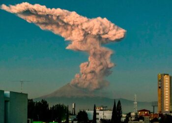 El Gobierno de #Puebla#suspende clases por actividad del volcán