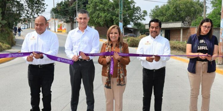 Mejora gobernadora Lorena Cuéllar Cisneros vialidad en Xaloztoc