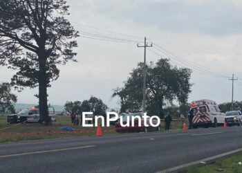 Muere joven tras volcar automóvil en Ixtenco.