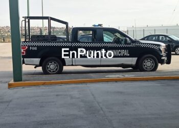 Detienen a hombre por herir a su pareja y un policía en SPM.