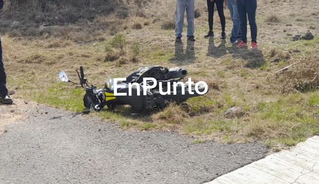 Hombre se da a la fuga tras atropellar a un mejor en su moto en Tetla.