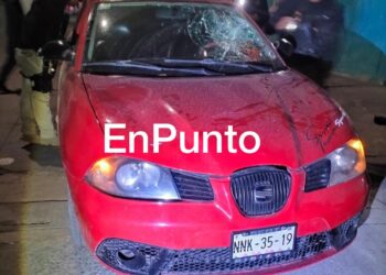 Abandonan cuerpo de un hombre en su vehículo en Tepetitla.